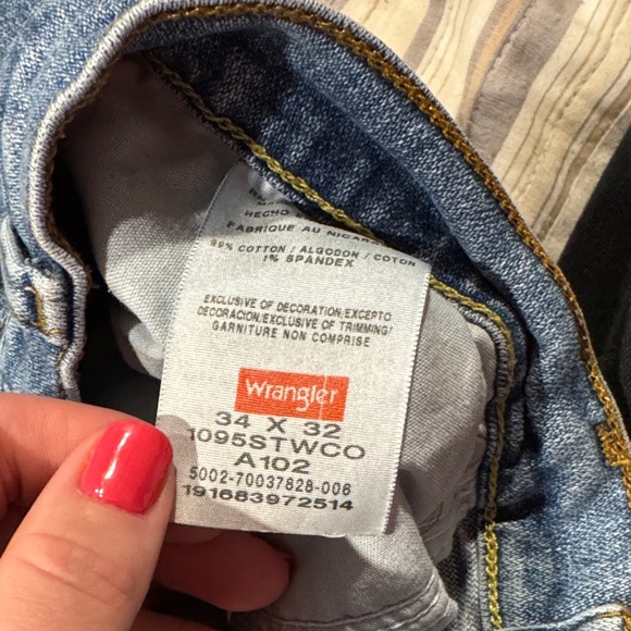 Wrangler Men's Classic Blue Relaxed Jeans - Picture 5 of 5